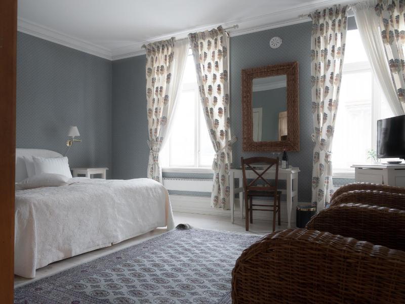 Double Room image 3