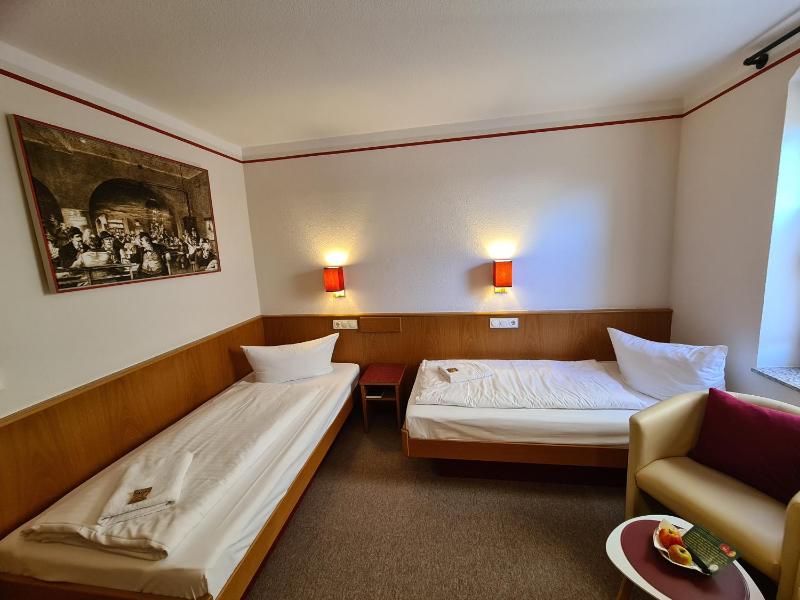 Small Twin Room image 1
