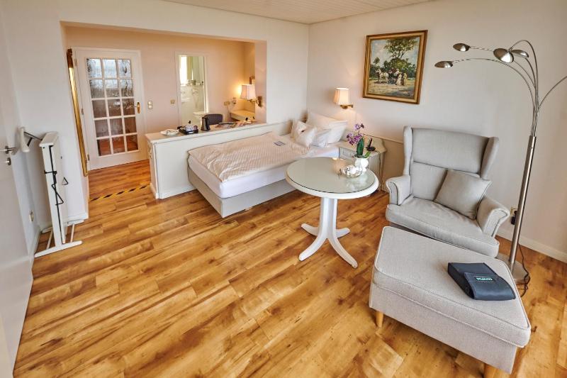 Single Room with Sea View image 1