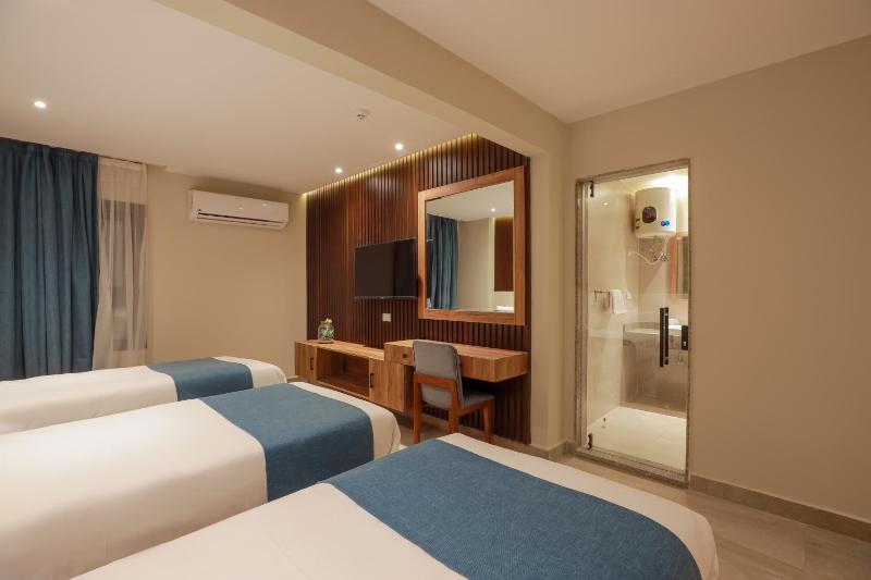 Standard Triple Room image 3