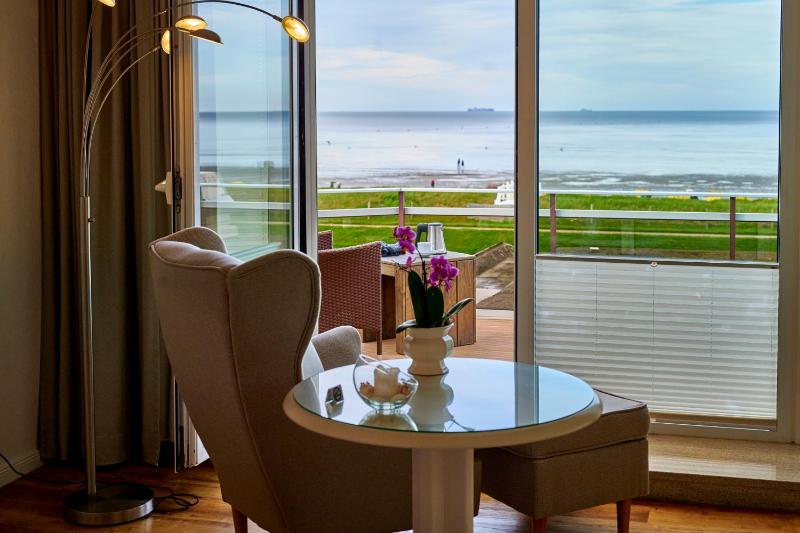 Single Room with Sea View image 3