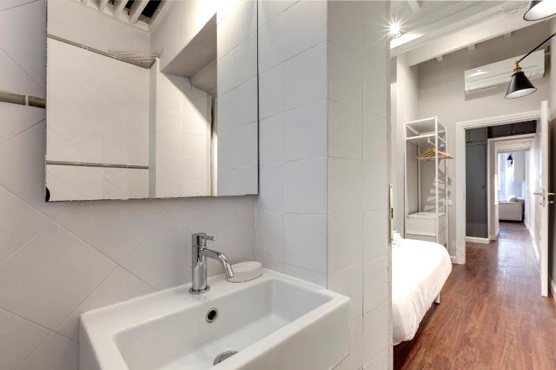 Cloe Apartment by Mamo Florence - image 15