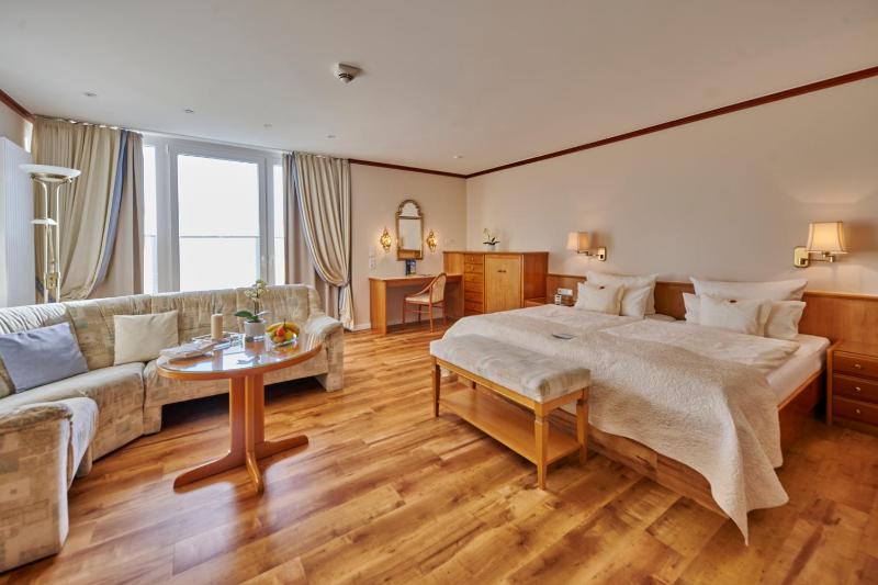 Standard Double Room image 3