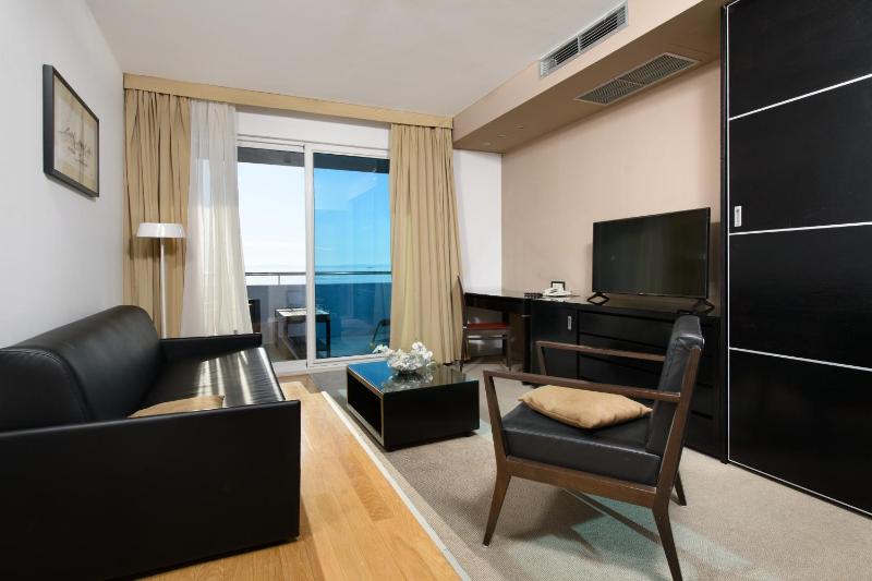 Comfort Suite with Balcony and Sea View image 4