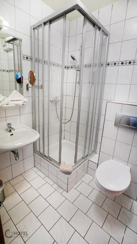 Standard Twin Room image 2