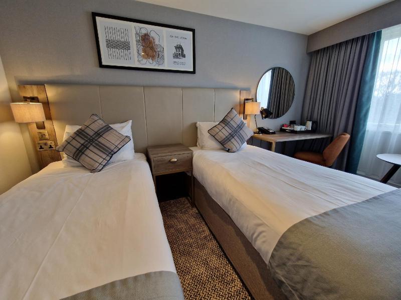 Standard Twin Room image 3