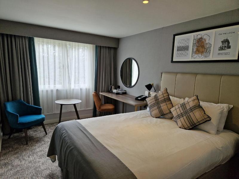 Standard Double Room image 3