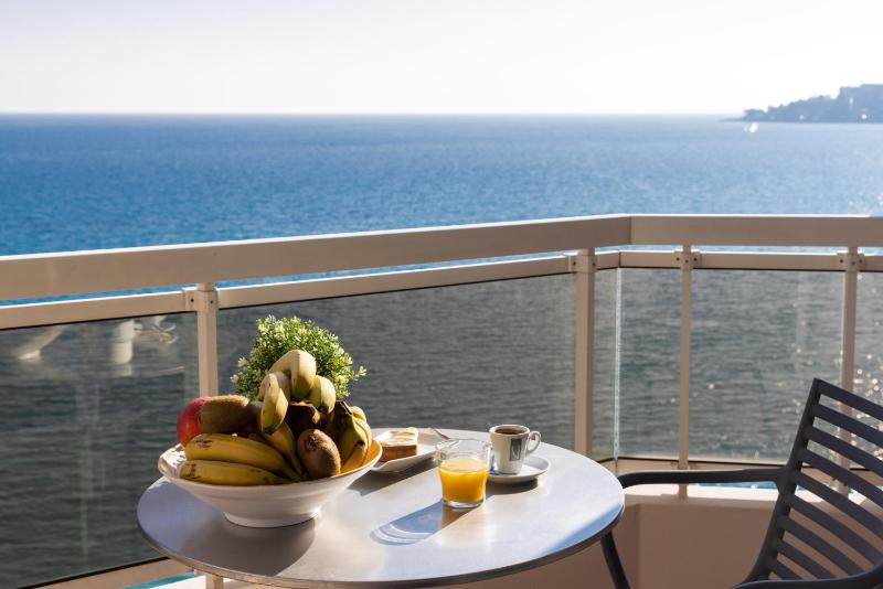 Double Room with Terrace and Sea View   image 1