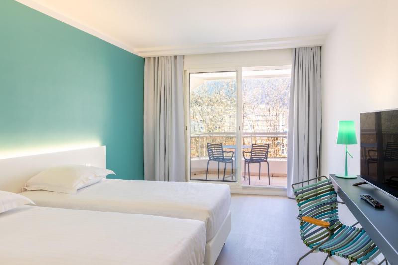 Double or Twin Room with Terrace and Mountain View image 4