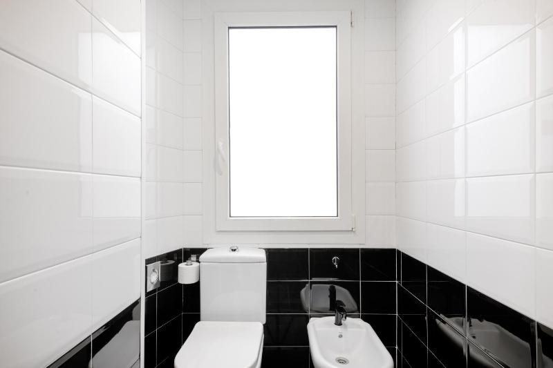 Basic Double or Twin Room image 3