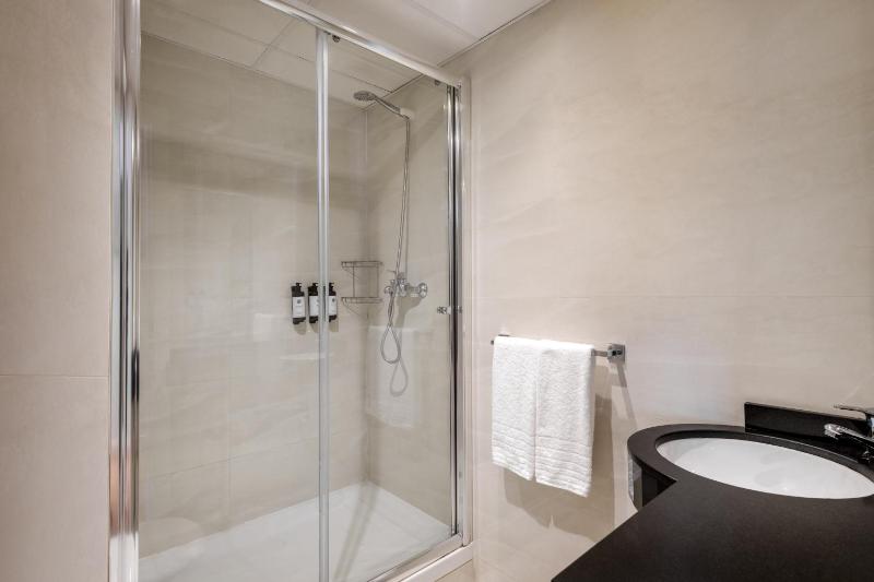 One-Bedroom Apartment image 2