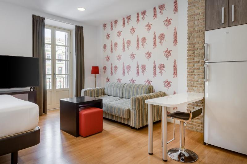 Studio Apartment image 3