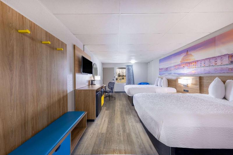 Double Room with Two Double Beds - Smoking image 4