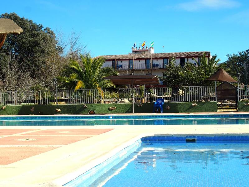 Quadruple Room with Pool View image 3