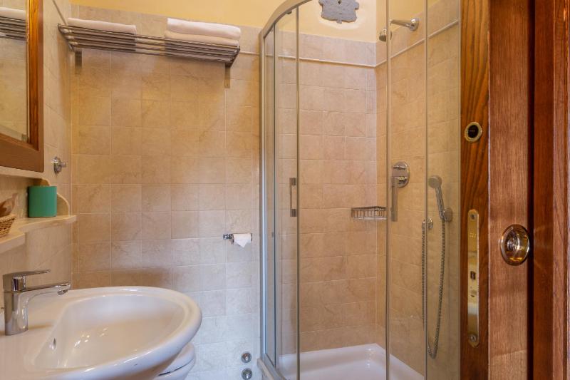 Standard Single Room image 2
