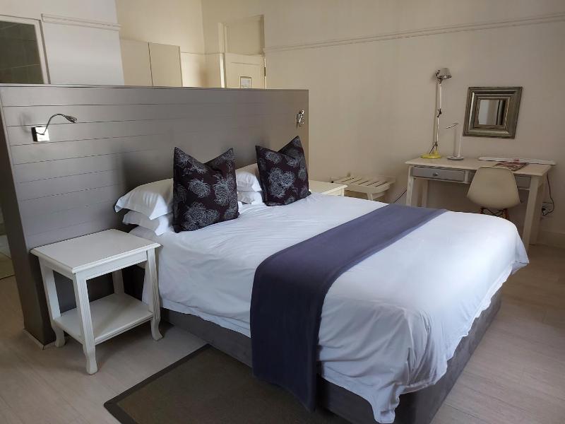 The Hampton Exclusive Guesthouse - image 8