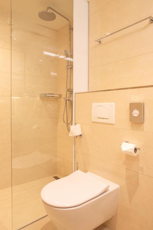 Deluxe Double or Twin Room with Balcony and Sea View image 3