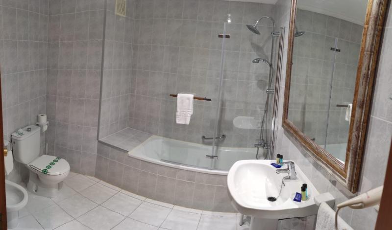 Twin Room image 1
