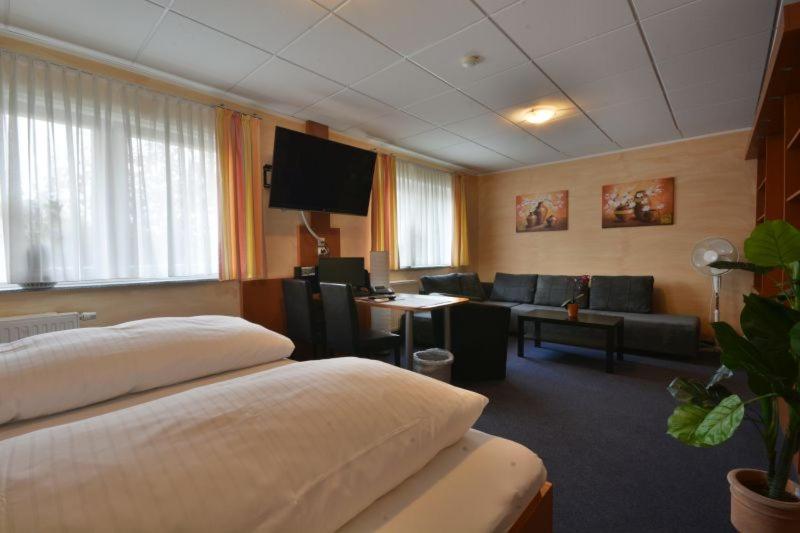 Large Double Room image 2