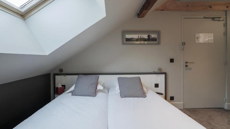 Standard Double or Twin Room image 3