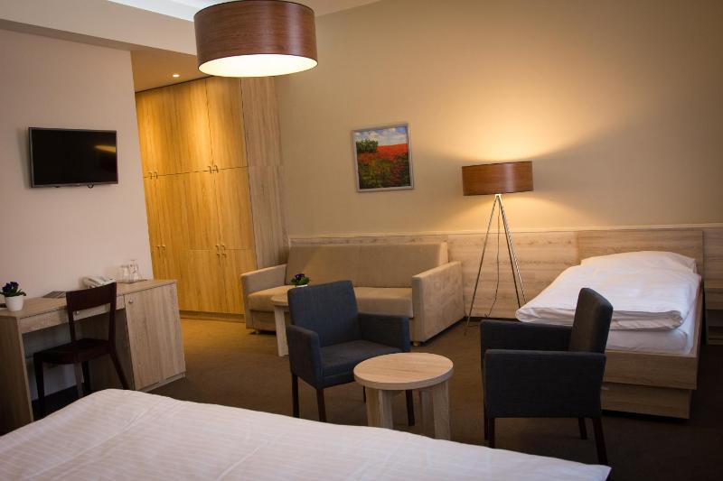 Standard Triple Room image 3