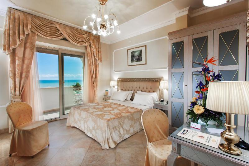 Comfort Double or Twin Room - Sea Front image 3