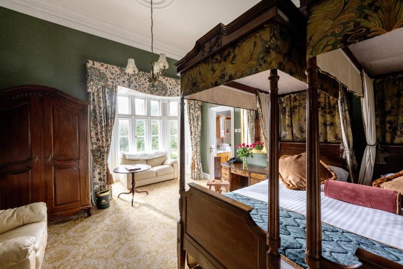King Room with Garden View image 3
