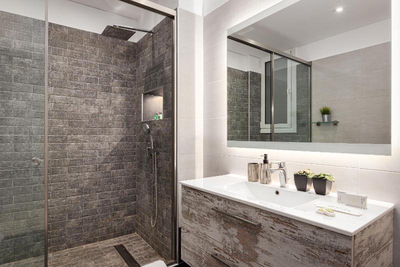 Acropolis Elegant Apartment - image 16