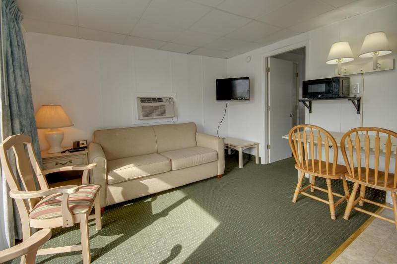 Empress Motel - image 10