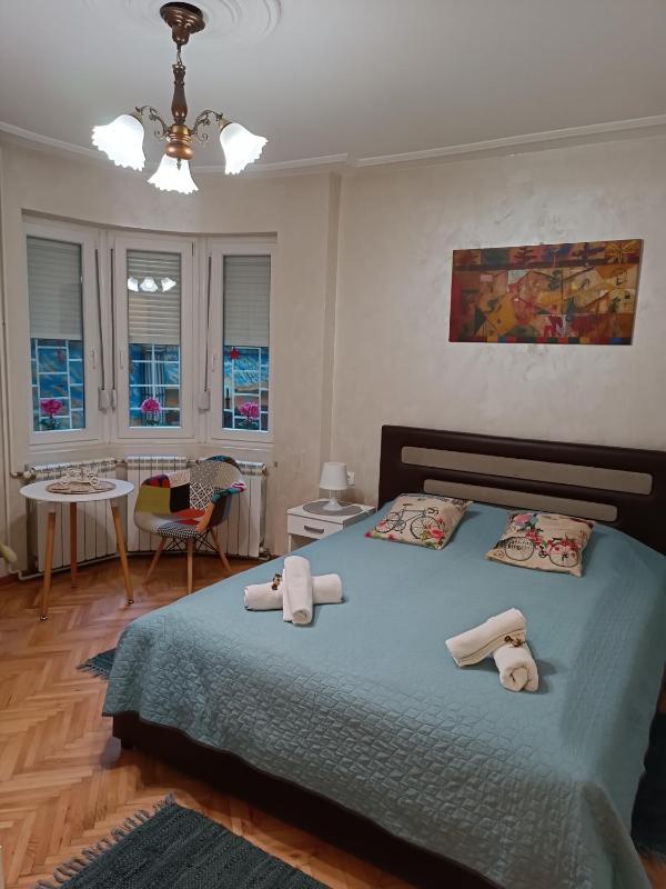 Bohemian Dawn Apartment - image 15