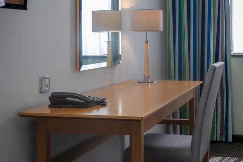 Deluxe Family Room image 2