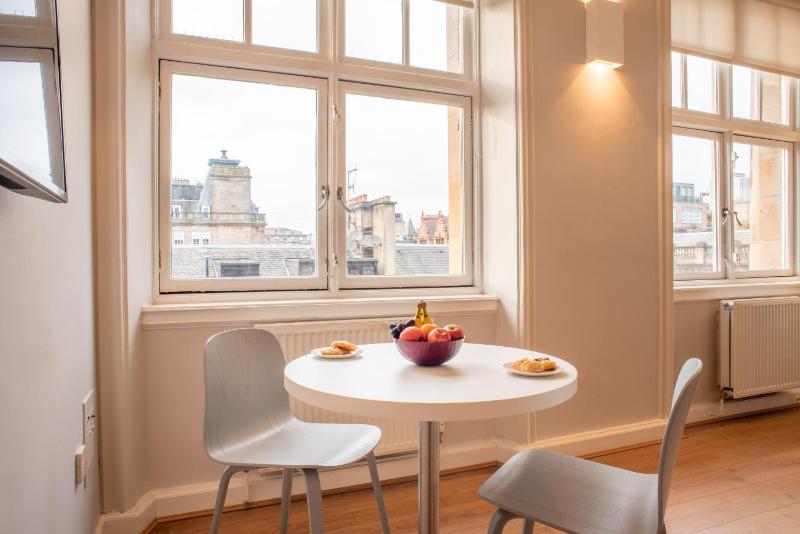 One-Bedroom Apartment image 2