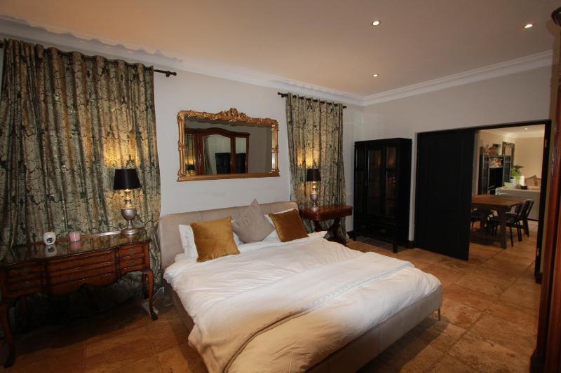 Alphen Drive Apartments - image 7