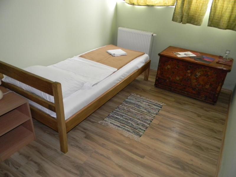 Triple Room with Private Bathroom image 3
