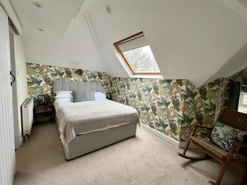 Large Family Suite (2 Adults + 2 Children) image 1