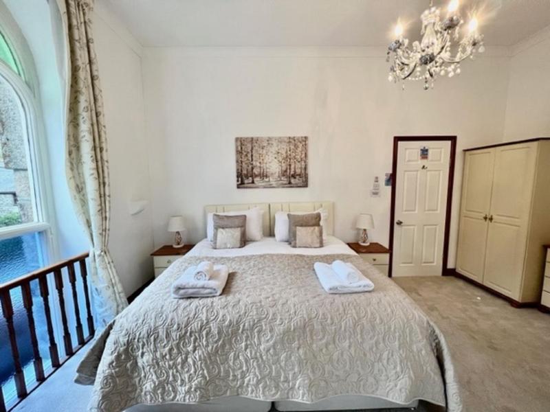 Superior Twin Room image 4