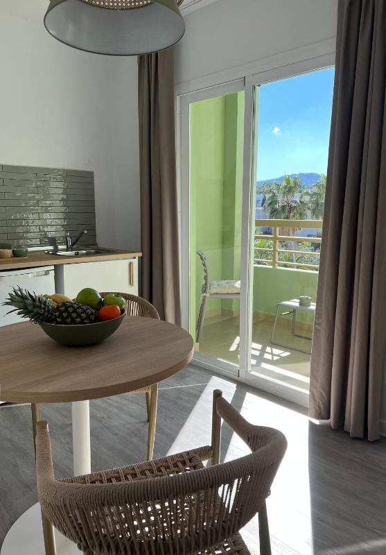 Studio with Pool View image 4