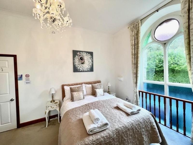 Superior King Room image 2