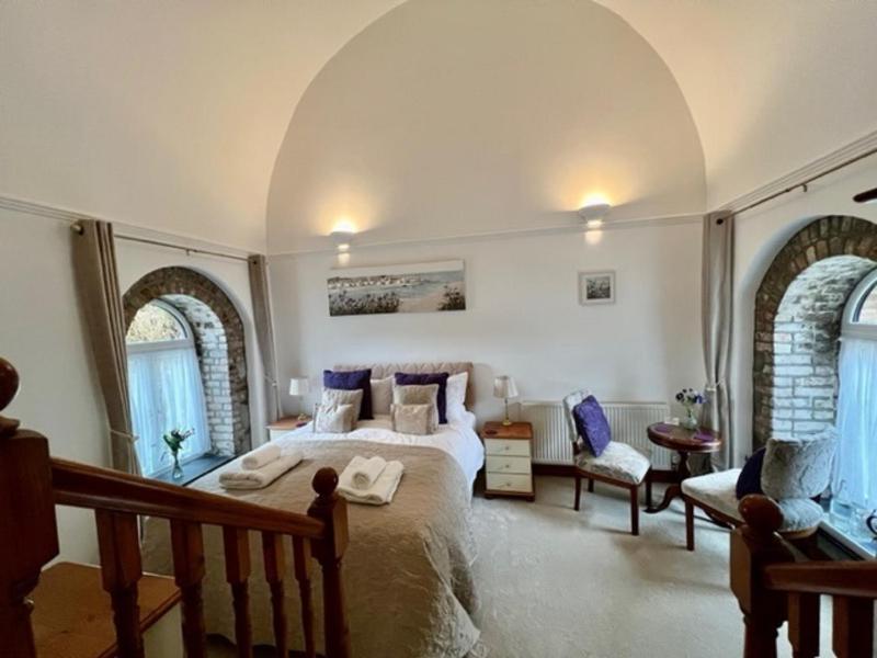 King Room image 4