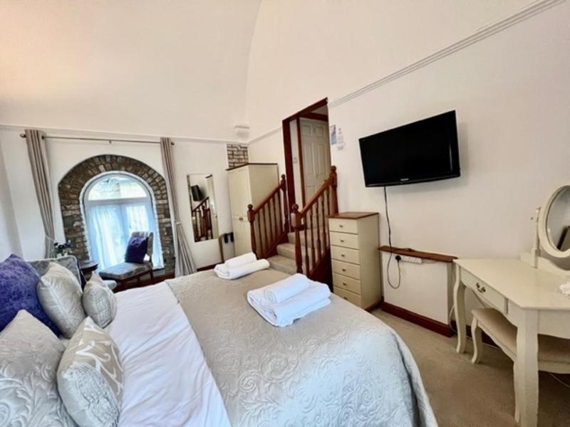 King Room image 3