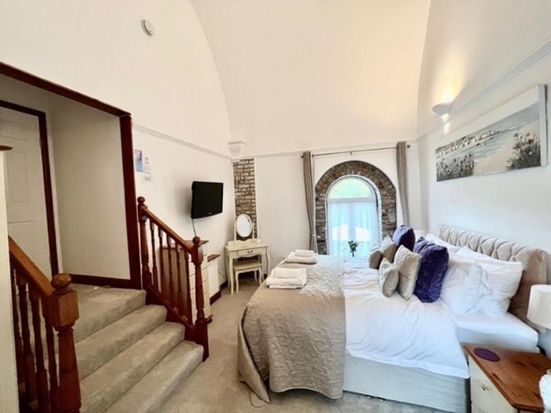 King Room image 2