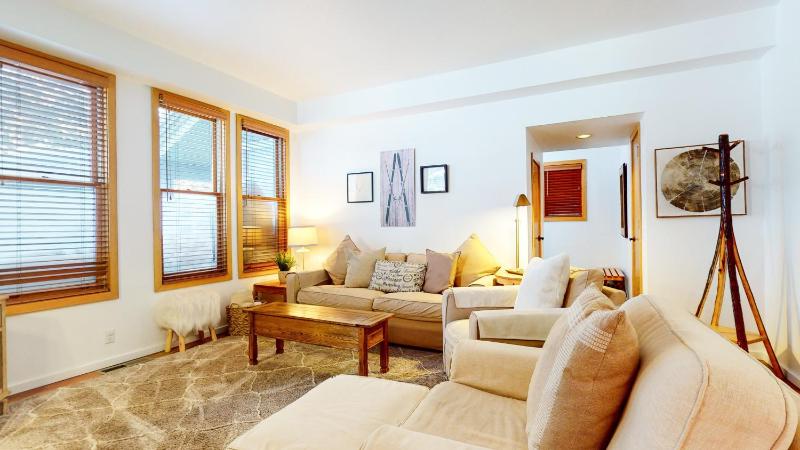 Snowcreek 887 Condo - image 2
