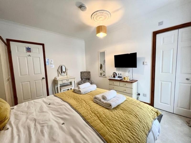 Economy Double Room image 4