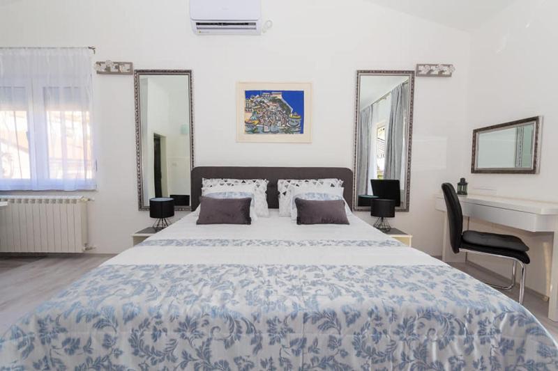 Beautiful sea view 6 luxury studio Danijela 1 - image 15