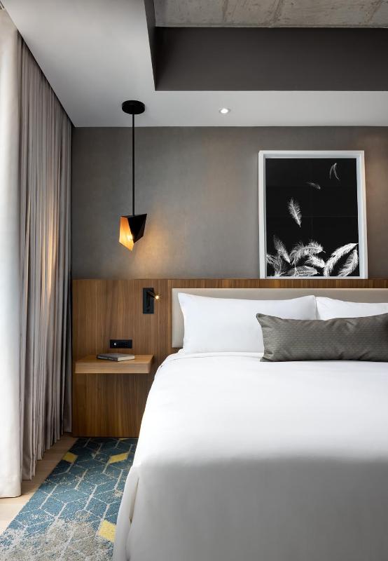 Humaniti Hotel Montreal Autograph Collection - image 5