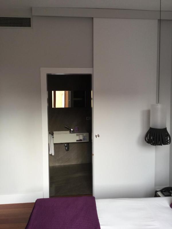 Khu Hotel - image 9