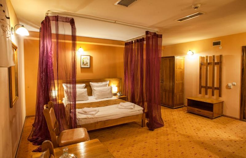 Double or Twin Room image 3