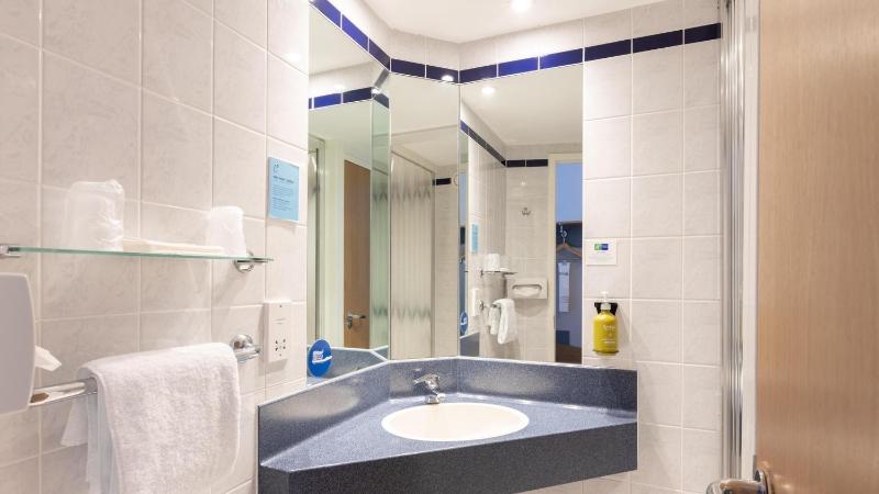 Standard Double Room with Sofa Bed and Free Hot Breakfast image 4