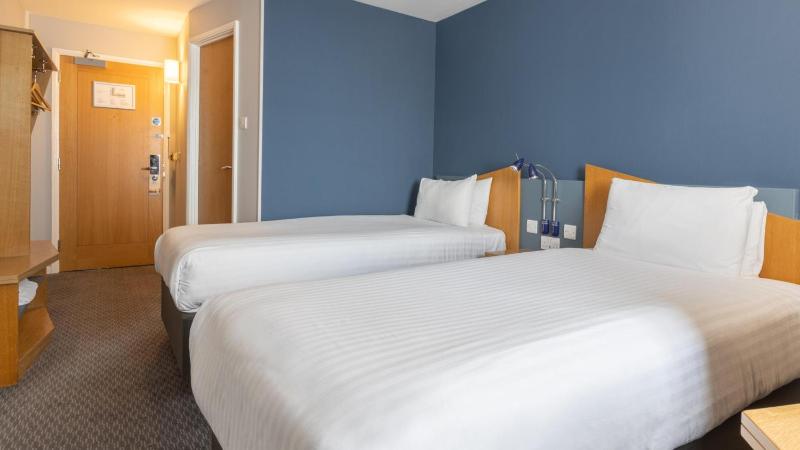 Standard Twin Room with Free Hot Breakfast image 2