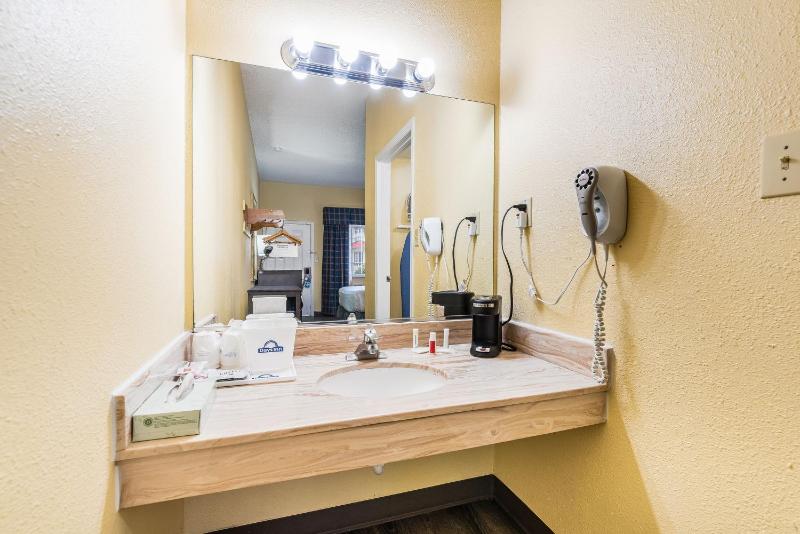 King Room - Disability Access/Non-Smoking image 3